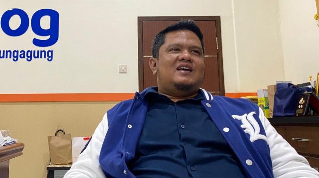 Pemimpin Cabang Perum Bulog Tulungagung, Yonas Haryadi Kurniawan saat memberikan pernyataan terkait penyaluran beras SPHP.
