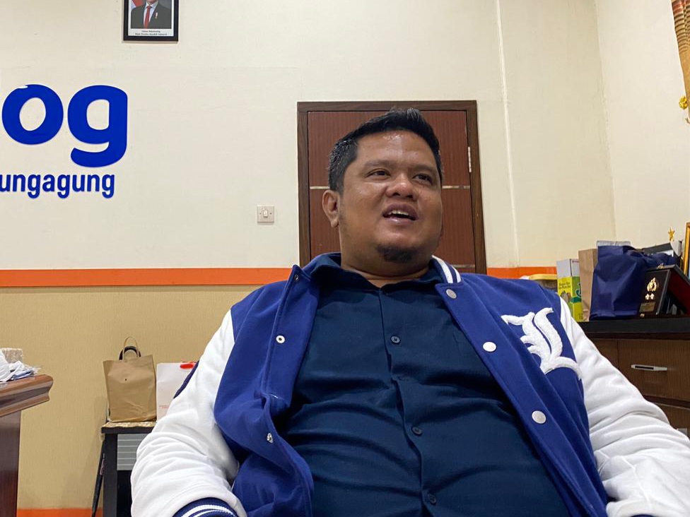 Pemimpin Cabang Perum Bulog Tulungagung, Yonas Haryadi Kurniawan saat memberikan pernyataan terkait penyaluran beras SPHP.