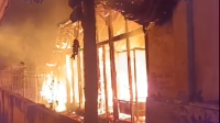 Kondisi rumah Suyitno yang terbakar.