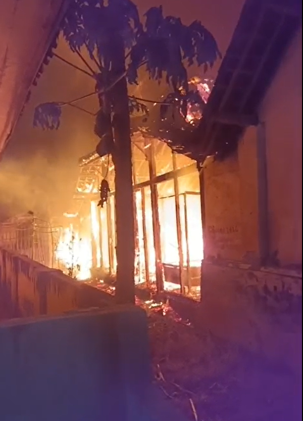 Kondisi rumah Suyitno yang terbakar.