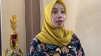 Kasi Kelembagaan Bidang SD, Dinas Pendidikan (Disdik) Tulungagung, Rifka Zuyun Umadah saat memberikan keterangan terkait Anak Tidak Sekolah.