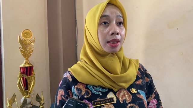 Kasi Kelembagaan Bidang SD, Dinas Pendidikan (Disdik) Tulungagung, Rifka Zuyun Umadah saat memberikan keterangan terkait Anak Tidak Sekolah.