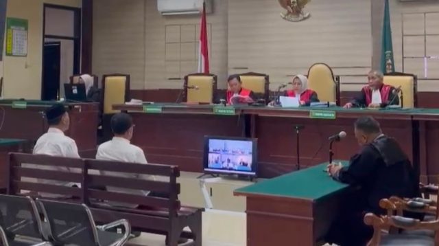 Proses sidang putusan kasus tipikor penyalahgunaan ADD di Desa Tanggung, Kecamatan Campurdarat, Tulungagung yang menjerat Kades dan Bendahara desa.