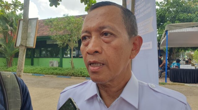Kepala Dinas Perindustrian dan Perdagangan (Disperindag) Tulungagung, Fajar Widariyanto saat memberikan pernyataan terkait pembangunan TPS bagi 41 pedagang Pasar Pojok.