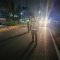 Petugas kepolisian saat melakukan olah TKP kecelakaan sepeda motor dan mobil di ruas jalan umum Desa Aryojeding, Kecamatan Rejotangan, Tulungagung.