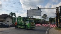 Penutupan Jembatan Gondang di jalan Nasional Tulungagung - Trenggalek yang mulai dilakukan pengerjaan pembongkaran jembatan.