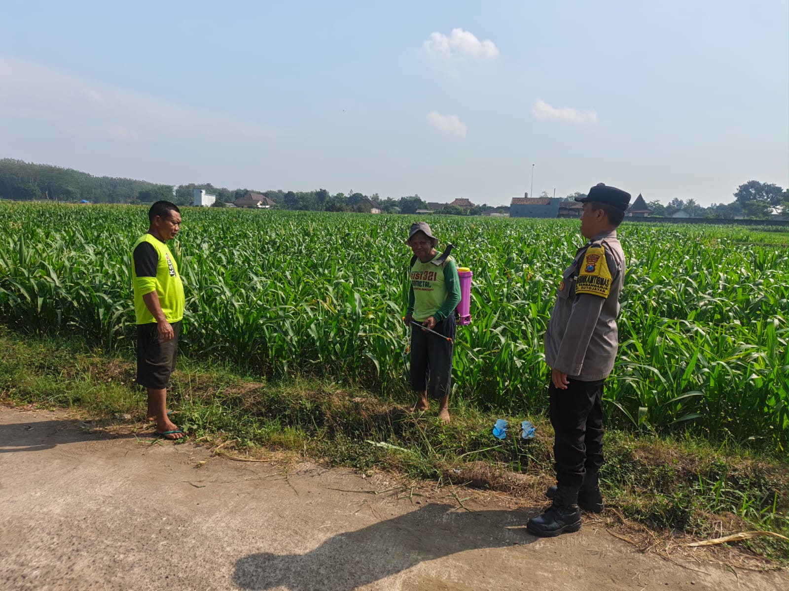 Bhabinkamtibmas Kembangarum Sambangi Petani Jagung, Dukung Program Ketahanan Pangan Nasional