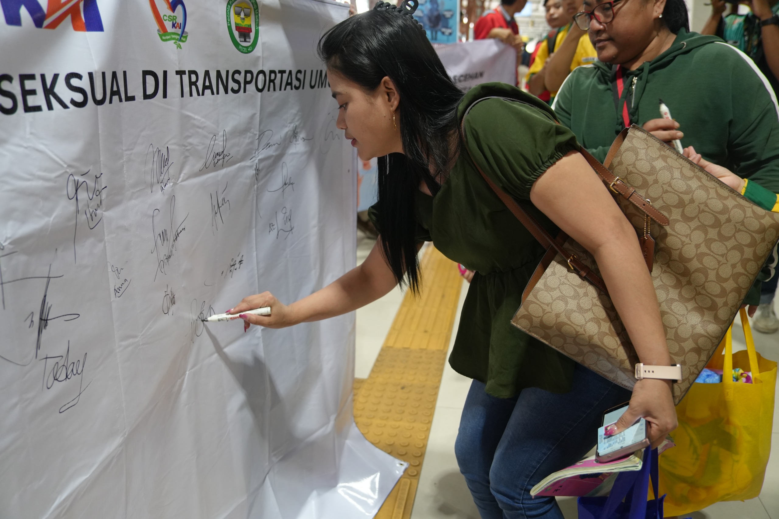 Gandeng Railfans Madiun, Kertosono dan Blitar, KAI Gencar Kampanye Antipelecehan Seksual