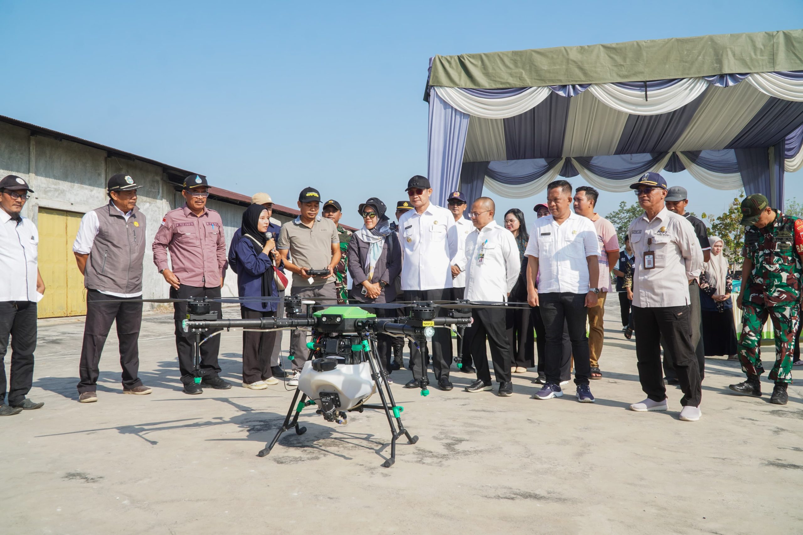Antisipasi Gagal Panen, Bupati Lamongan Terbangkan Drone Kementan untuk Berantas Hama Wereng Serentak di 19 Kecamatan