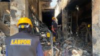 1000140273 Penyidik Polres Lamongan bersama Tim Labfor Polda Jatim gelar olah TKP lanjutan di Pasar Agrobis Babat yang terbakar pada Minggu (12/7/2026).malam.