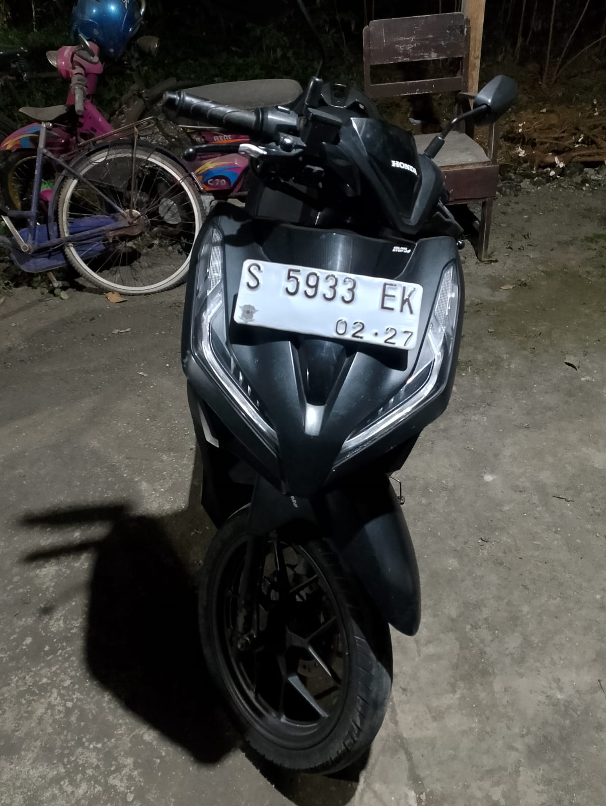Sepeda motor Honda Vario warna hitam nomor polisi S  5933 EK yang terdaftar atas nama Yudi Hermanto yang ditinggal di halaman Ma Maarif diamankan di Polsek Kembangbahu.