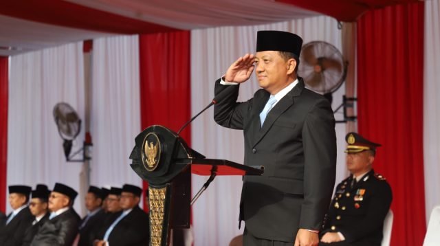 Ratusan ASN di lingkungan Pemerintah Kabupaten Jombang saat memperingati Peringatan Hari Otonomi Daerah XXX Tahun 2026 di lapangan Pemkab Jombang. Sekretaris Daerah Kabupaten Jombang, Agus Purnomo ketika memimpin Peringatan Hari Otonomi Daerah XXX tahun 2026.
