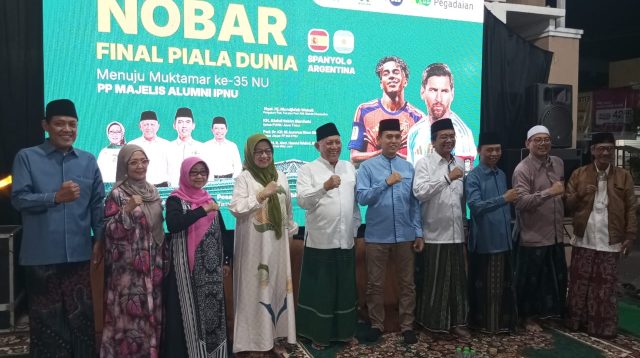 Silaturahmi yang dirangkaikan dengan nonton bareng pertandingan sepak bola Final Piala Dunia antara Spanyol vs Argentina di Ribath Al Lathifiyah 2 dan Al Wahabiyah 1, Pondok Pesantren Tambakberas, Kecamatan Jombang, Kabupaten Jombang, Senin (20/7/2026) dini hari.