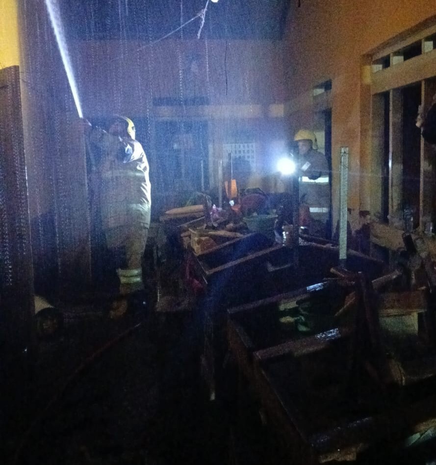 Korsleting listrik, Gudang Pabrik Rokok Gudang Rasa Kediri Terbakar