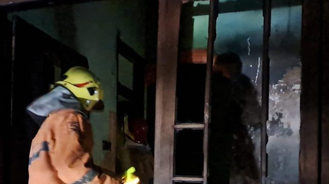 Lupa Padamkan Api Saat Memasak, Rumah di Turus Gampengrejo Kediri Terbakar