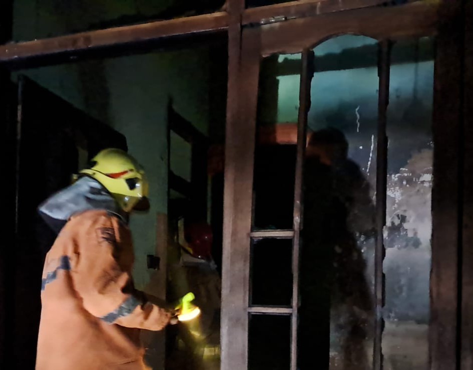 Lupa Padamkan Api Saat Memasak, Rumah di Turus Gampengrejo Kediri Terbakar