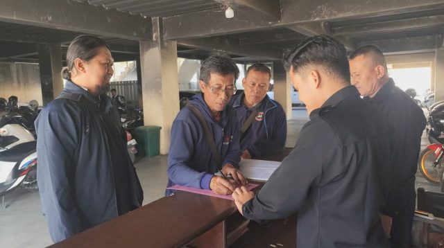 Perwakilan Pedagang hias sampaikan surat audiensi ke pimpinan DPRD Kabupaten Kediri.