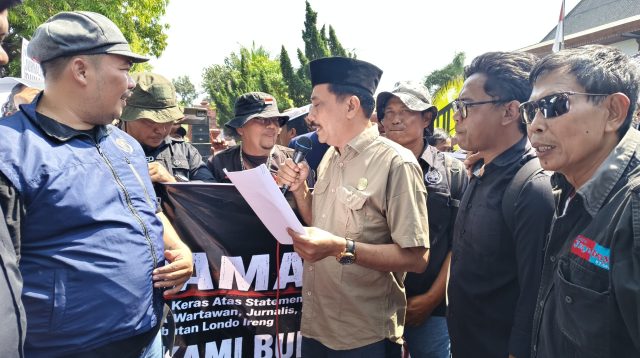 PWI dan IJTI Nganjuk Gelar Aksi Damai, Minta DPRD Kawal Tuntutan Prabowo Klarifikasi Istilah 'Londo Ireng' yang Disematkan ke Wartawan