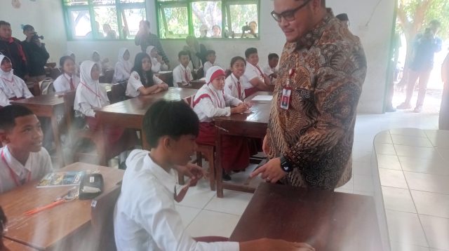 Mas Bup Kunjungi SMP Negeri 2 Ngasem di Hari Pertama Masuk Sekolah