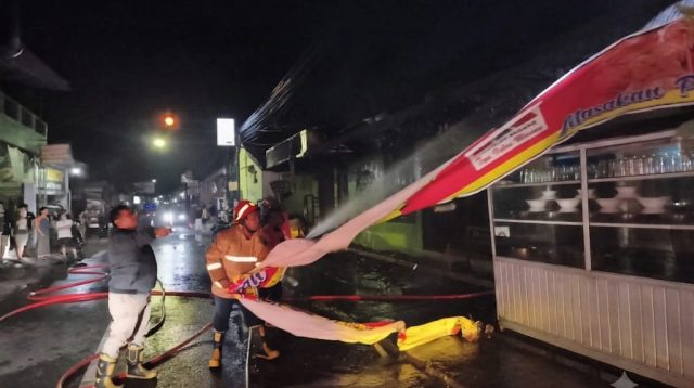 Kebakaran Rumah dan RM Padang di Tulungagung, Kerugian Capai Rp250 Juta
