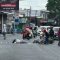 Kondisi kedua korban pengendara sepeda motor yang kecelakaan di simpang empat Gleduk Tulungagung.