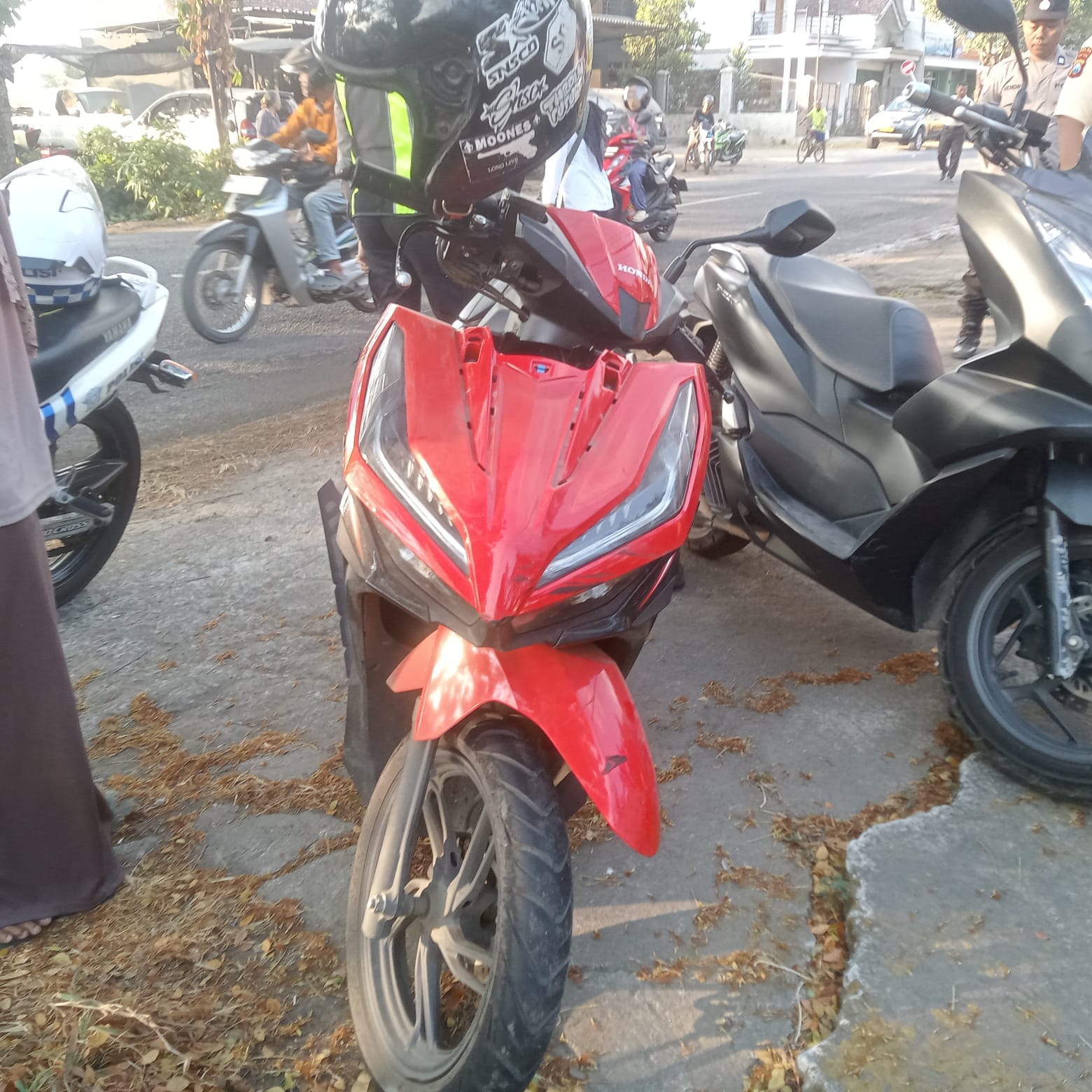 Barang bukti dua sepeda motor yang terlibat kecelakaan dan diamankan oleh petugas Satlantas Polres Tulungagung.