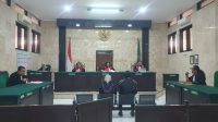 Proses sidang dugaan plagiasi merk dagang skincare milik N'DIA Beauty Care di PN Tulungagung.