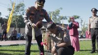 Personel Polres Blitar Terima Kenaikan Pangkat dalam Upacara Korps Raport