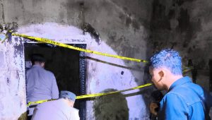 Kondisi rumah milik Tuniatun yang terbakar.