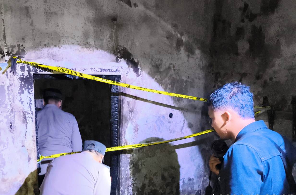 Kondisi rumah milik Tuniatun yang terbakar.