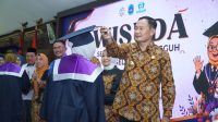 Bupati Lamongan Wisuda 208 Lansia Dorong Lansia Tetap Sehat, Mandiri dan Produktif