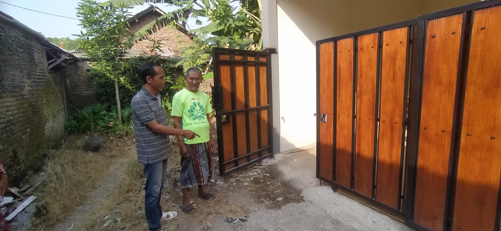 Kendaraan sepeda motor matic berwarna hitam milik wartawan IJTI Jombang hilang di teras rumahnya meskipun pagar terkunci dan setir ditengok di Desa Sengon, Kecamatan Jombang, Minggu (2/8/2026).