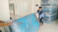 1002824419 Kasur berbahan foarm sudah tiba secara bertahap di Tower 5 Universitas KH Wahab Hasbullah (Unwaha) Jombang, Kecamatan Jombang, Kabupaten Jombang, Rabu (5/8/2026).