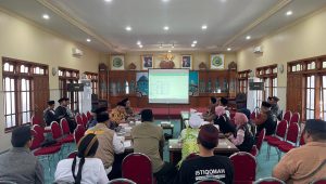 Rapat kordinasi layanan kesehatan panitia lokal Muktamar NU ke-35 Tambakberas, Jombang di ruang rapat Ponpes Bahrul Ulum, Tambakberas, Senin (10/8/2026).