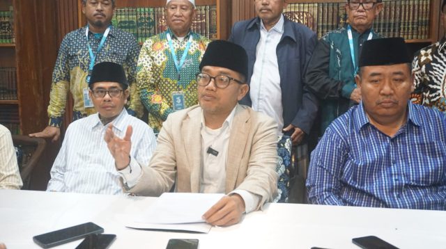 KH Abdussalam Shohib (Gus Salam) ketika siaran persnya di Ponpes Denanyar, Jombang, Sabtu (29/8/2026).