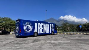 Rayakan HUT ke-39, Arema FC perkenalkan bus anyar berpelat nomor N 7887 IB.