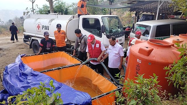 IMG-20260805-WA0010 PMI Ponorogo Salurkan Air Bersih untuk Warga Terdampak Kekeringan di Bungkal