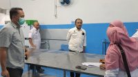 Tim Pengawas Keamanan Pangan Program MBG Kecamatan Rejotangan saat mendatangi dapur SPPG Pakisrejo.