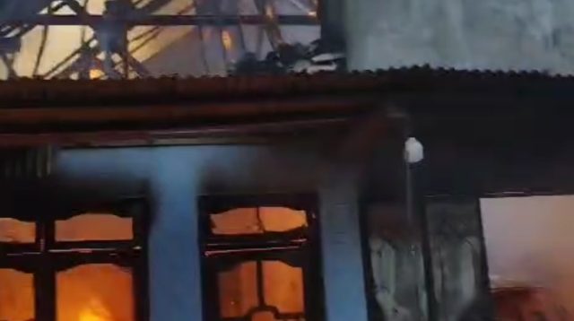 Korsleting Listrik, Mobil, Motor dan Rumah Ludes Terbakar, Rugi Rp150 Juta