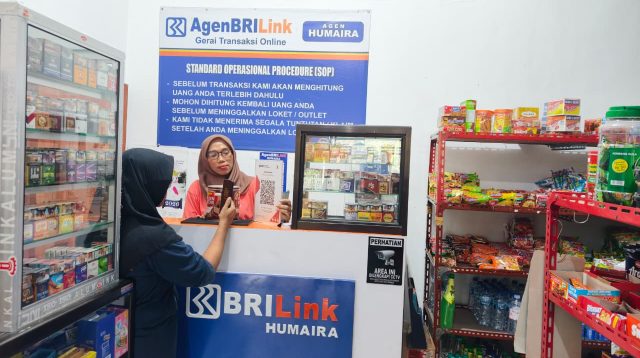 Fasiatin dengan usahanya yang sudah merasakan manfaat sinergi dengan BRI.