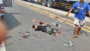 Korban penusukan terkapar di JLU Lamongan.