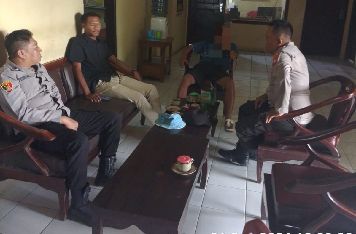 Polsek Pucuk amankan ODGJ yang membawa senjata tajam yang merasakan warga.