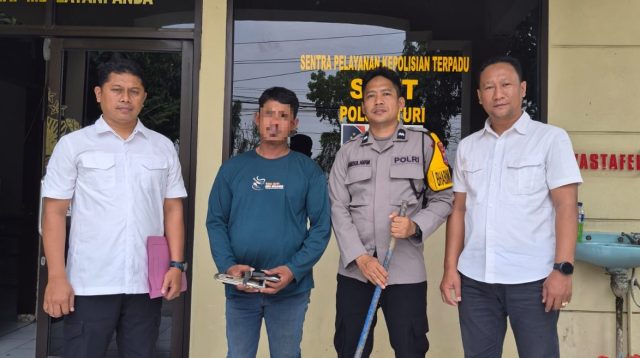 Terduga pelaku saat diamankan di Polsek Turi.