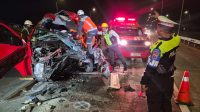 1002945306 Kondisi kendaraan sesuai mengalami tragedi kecelakaan lalu lintas di KM 687+200 jalur B, ruas jalan Tol Jombang-Mojokerto, Jumat (11/9/2026) malam.