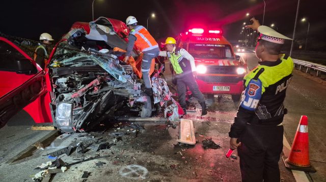 Kondisi kendaraan sesuai mengalami tragedi kecelakaan lalu lintas di KM 687+200 jalur B, ruas jalan Tol Jombang-Mojokerto, Jumat (11/9/2026) malam.