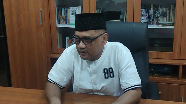 Menteri Haji dan Umrah Mochamad Irfan Yusuf atau Gus Irfan saat diwawancarai di Ponpes Al-Farros, Tebuireng, Kecamatan Diwek, Kabupaten Jombang, Kamis (17/9/2026) kemarin.