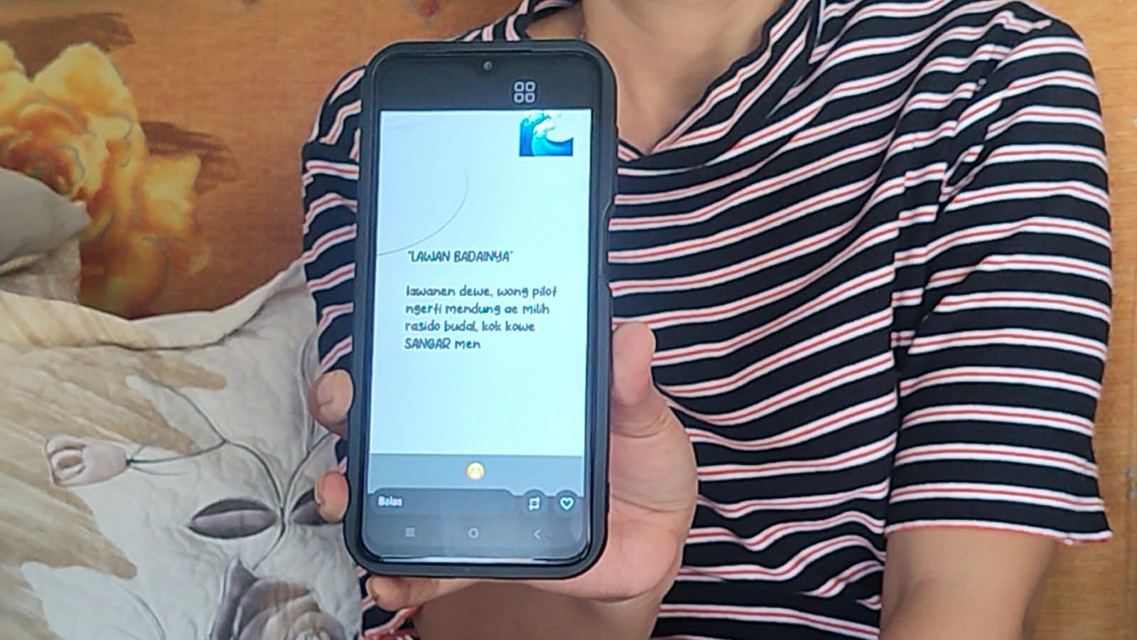 Status WhatsApp terkahir Gondham Prakoso (32) yang ditunjukkan oleh kakak kandungnya Dyah Puspitasari saat ditemui di kediamannya di Desa Bulurejo, Kecamatan Diwek, Kabupaten Jombang, Jumat (18/9/2026).