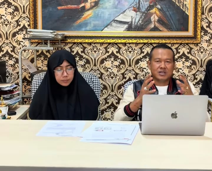 Tangkapan layar sebuah video TikTok DF Law Firm and Partners selaku kuasa hukum PT Annisa Ahmada menerangkan polemik jamaah umrah, Rabu (23/9/2026).