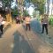 Petugas Unit Gakkum Satlantas Polres Jombang ketika melakukan olah TKP kecelakaan lalulintas di Jalan Raya Desa Kwaron, Kecamatan Diwek, Kabupaten Jombang.