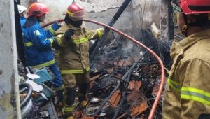 Bangunan ternak burung murai di Ngadisimo terbakar diduga konsleting listrik.